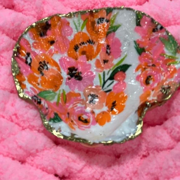 Hand painted shells with California Poppy Decor - Picture 2 of 2